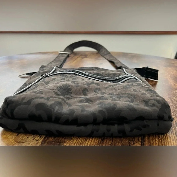 Thirty One | ladies crossbody handbag. - Picture 5 of 16